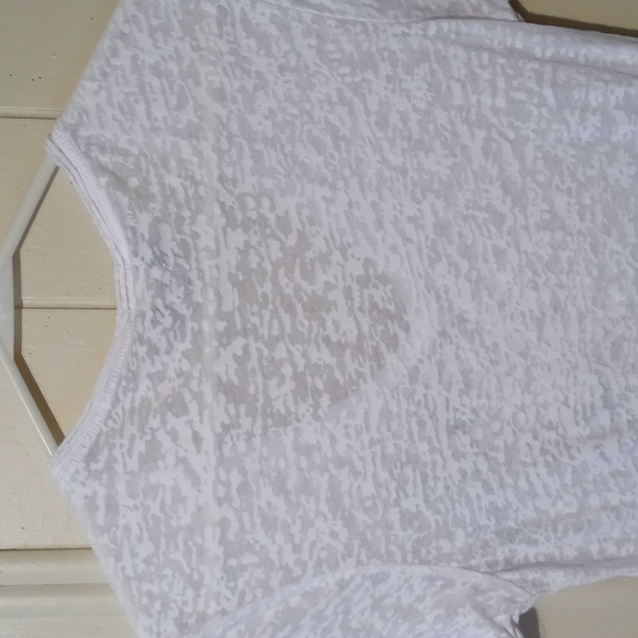 ⭐Fitted Tee⭐️ - Picture 5 of 5